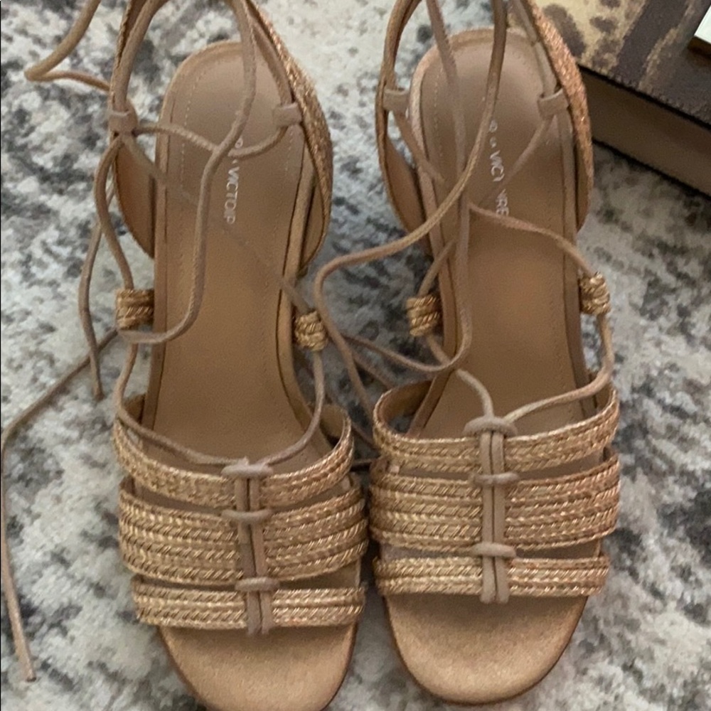POUR LA VICTOIRE “AMADAR” STRAPPY SANDALS